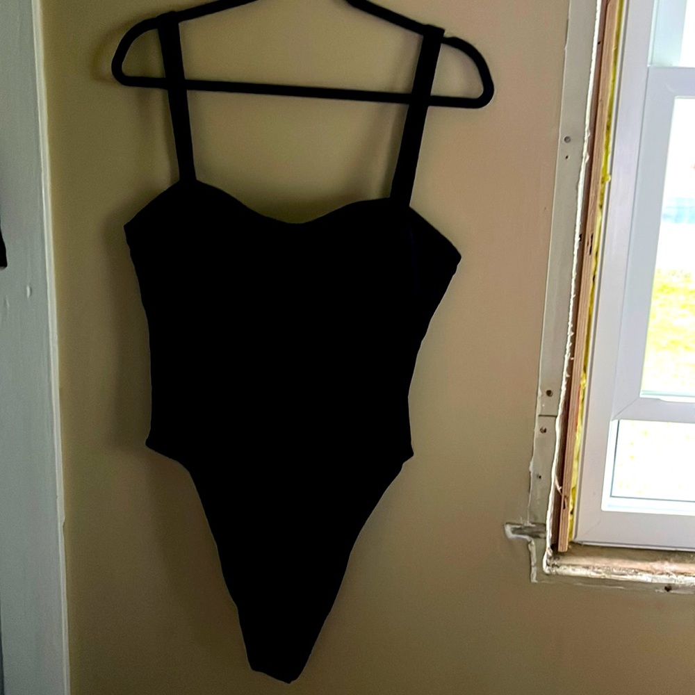 Good American BNWOT size 5 black velvet bodysuit